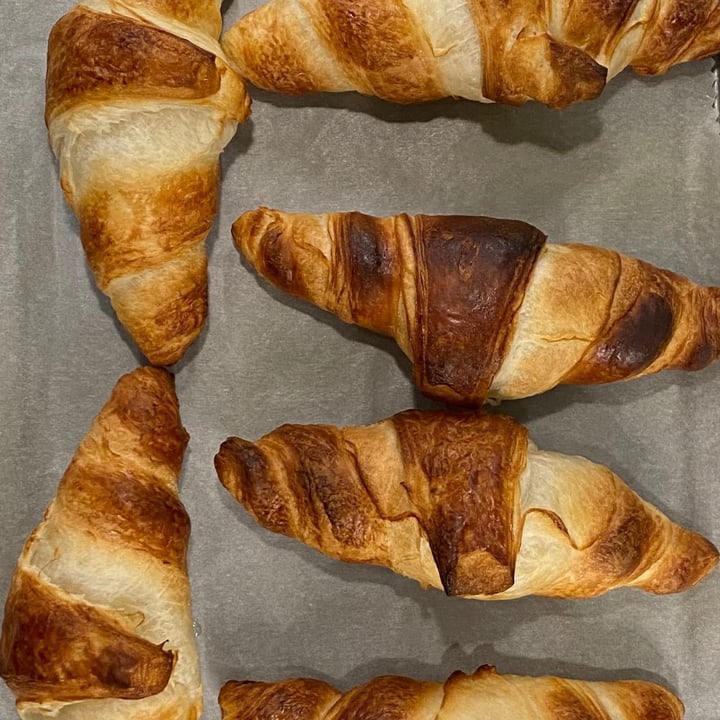 photo of Pret A Manger Frozen Vegan Croissants shared by @leevardy on  21 Aug 2021 - review