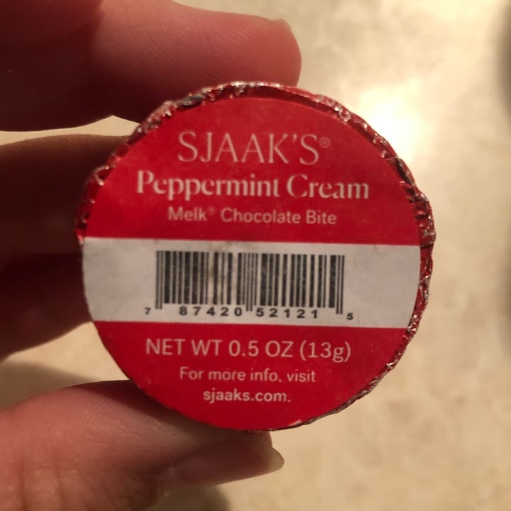 photo of Sjaak’s Organic Chocolates Melk Chocolate Peppermint Cream Patties shared by @sydandbeats on  01 Apr 2022 - review