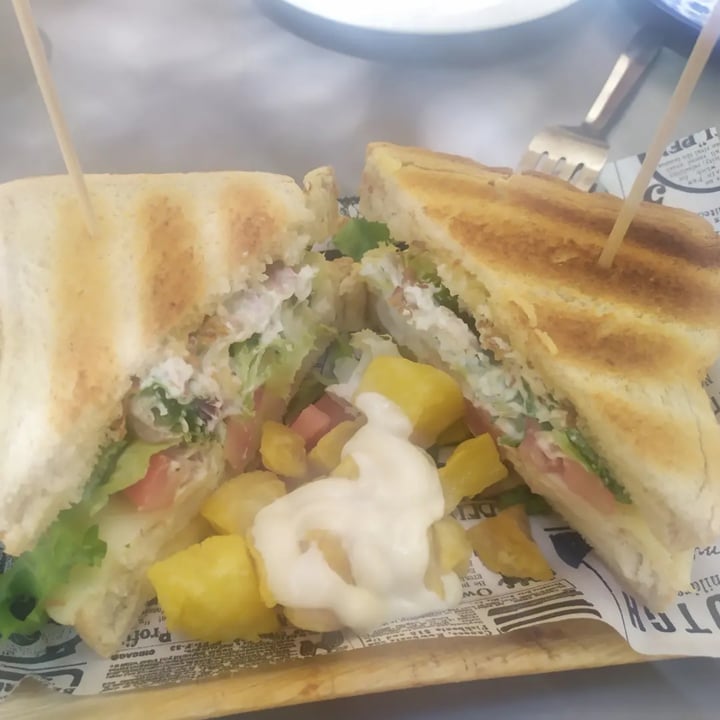 photo of Vegan Rock Sandwich No-Gambas shared by @andreavegallardo on  07 Jul 2022 - review