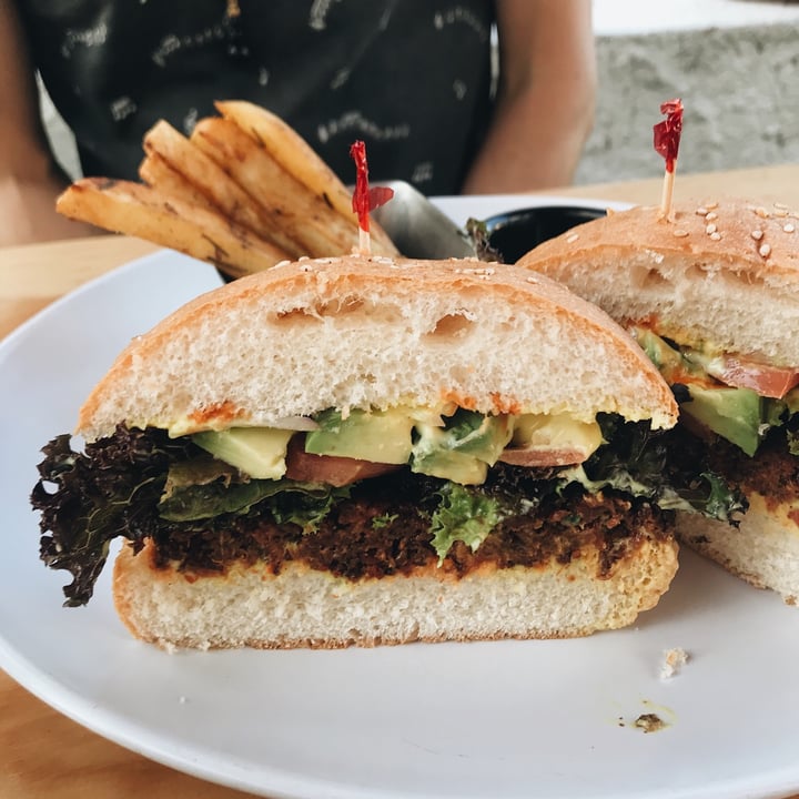 photo of BaoVegan Hamburguesa Vegana shared by @thishanabee on  05 Apr 2021 - review