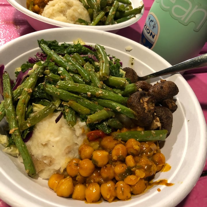 photo of Fresh Kitchen A Mix Of Mashed Potatoes, Green Beans Etc shared by @berliner on  01 Jun 2020 - review
