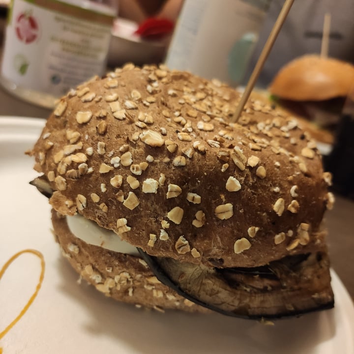 review photo of Bamburger Vegan Parmigiana Burger shared by @alegonel on 20 Jul 2021 - review
