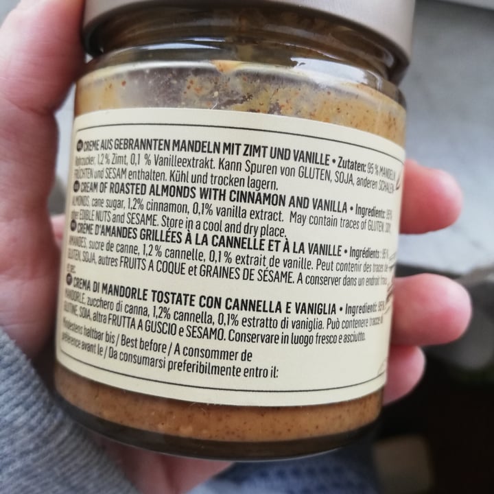 photo of Koro Crema di mandorle tostate con cannella e vaniglia shared by @auroragiovannetti on  27 Dec 2021 - review