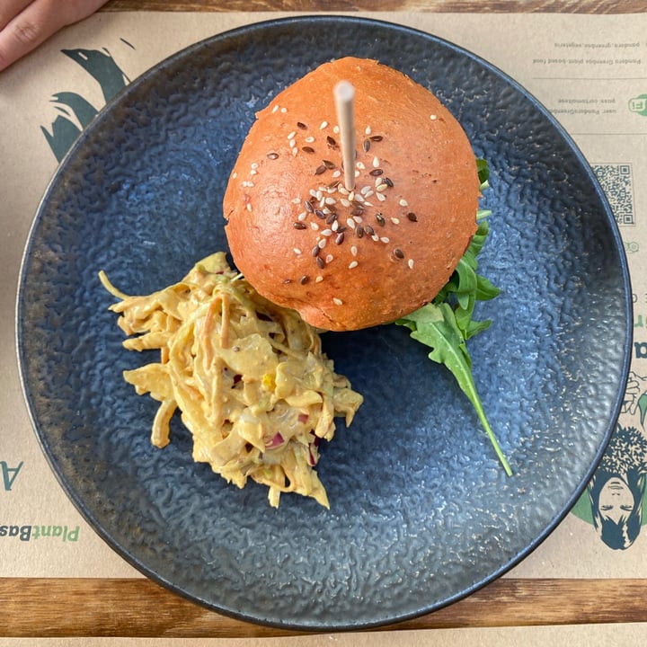 review photo of Pandora Greenbox Vegan Burger shared by @veggietonka on 16 Aug 2020 - review