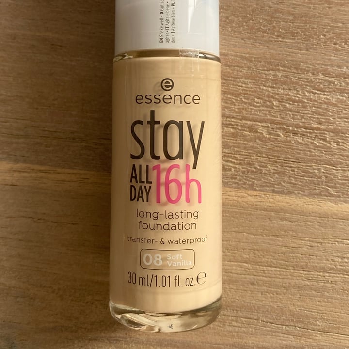 review photo of Essence Cosmetics Stay All Day 16h Long Lasting Foundation shared by @lorenavegana on 07 Jul 2021 - review