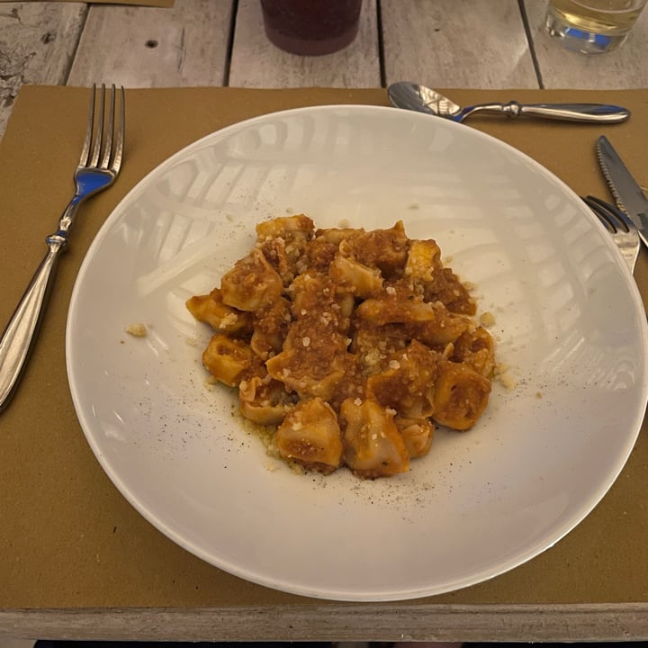 photo of Coroncina veggie country relais Tortellini al ragù shared by @veganfamilyinviaggio on  02 Aug 2022 - review