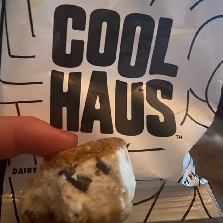 photo of COOL HAUS Cookie Dough Frozen Dessert Sandwich shared by @gracelovesanimals on  21 Apr 2022 - review