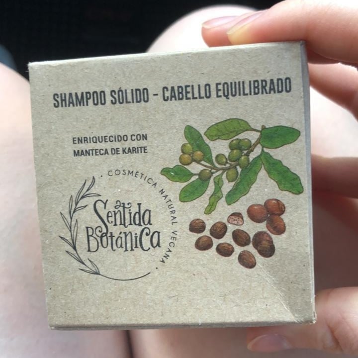 photo of Sentida Botánica Shampoo sólido cabello equilibrado shared by @camivvegan on  19 Feb 2021 - review