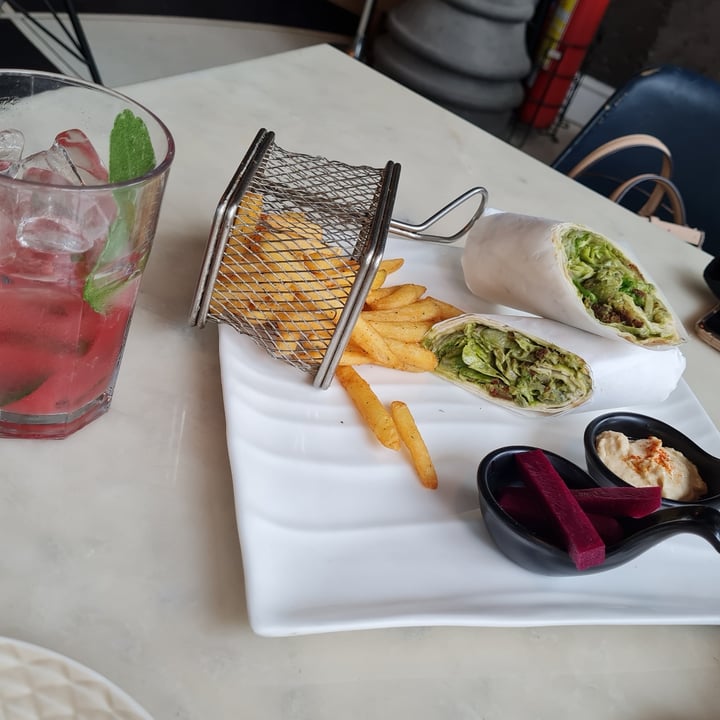 review photo of Town Hall Falafal Shawarma With Mint, Chili, Hummus And Onions shared by @monisha15 on 11 Apr 2021 - review