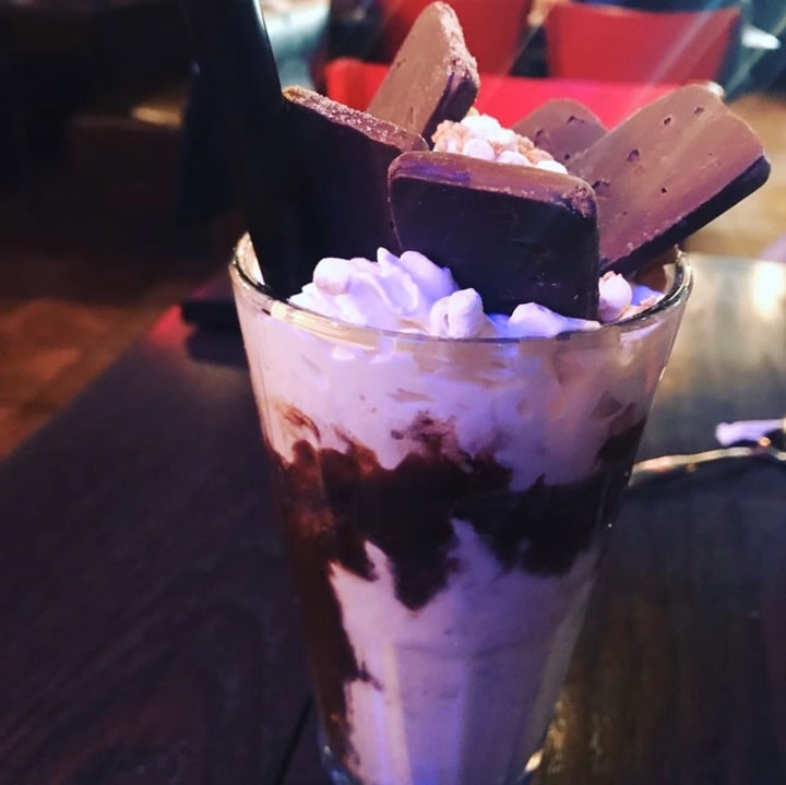photo of Red Robin Gourmet Burgers S‘mores Shake Without Milk Added shared by @schneeblind on  22 Nov 2019 - review