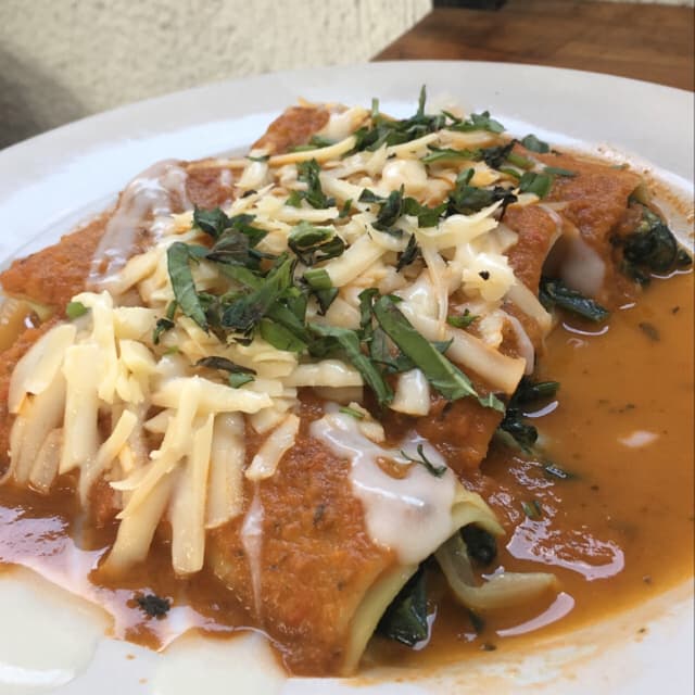 Foto del plato “Canelones”