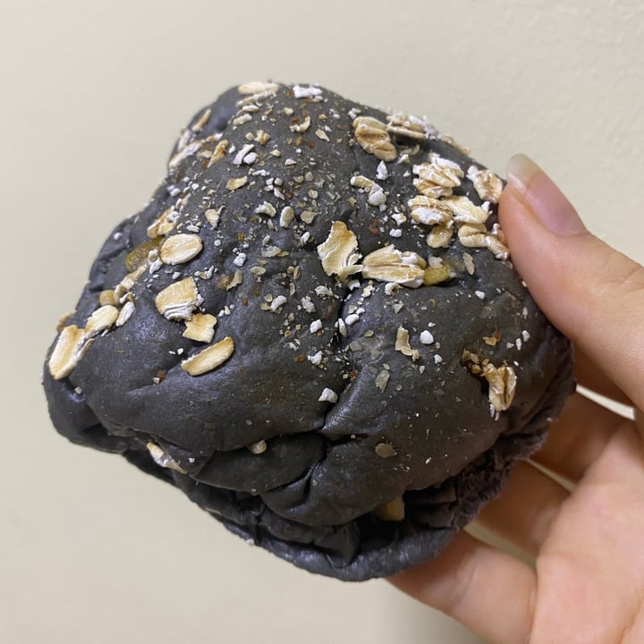 photo of Dongshan Eastern Highland Healthy Cake House Charcoal Bread shared by @hannahjtan on  21 Sep 2020 - review