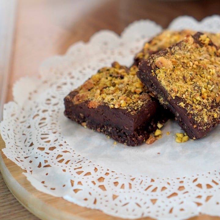 photo of Lilac Oak Very Fudgy Raw Brownie shared by @xinru-t on  31 Dec 2021 - review
