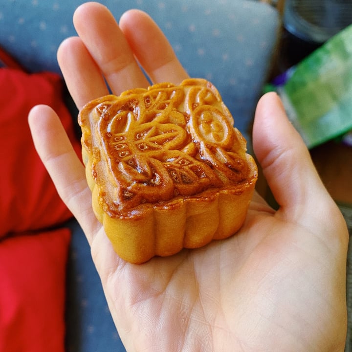 review photo of Hong Da Red Bean Paste Mooncake shared by @staceylees on 13 Dec 2020 - review