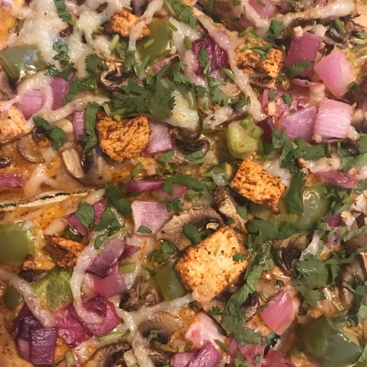 photo of Chicago's Pizza With A Twist - Plainfield, IN Vegan Chicken Masala Pizza Twist shared by @catsgoodnight on  24 Aug 2021 - review