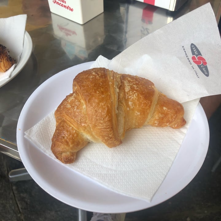 photo of Bar Incontro Croissant Vegano Albicocca shared by @giuliettaveg on  25 Oct 2021 - review