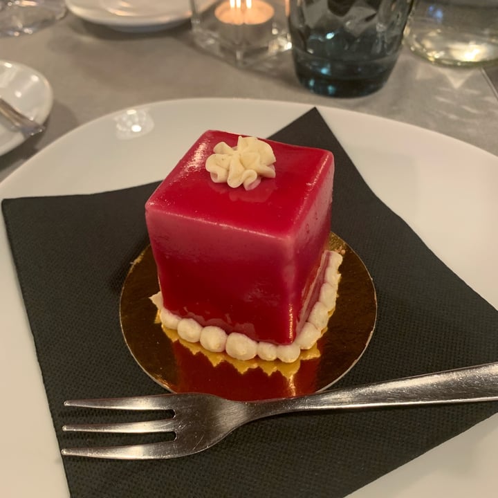 photo of Ristorante Vegano Biologico La Lanterna Monoporzione macadamia e fragola shared by @robykate on  03 Apr 2022 - review