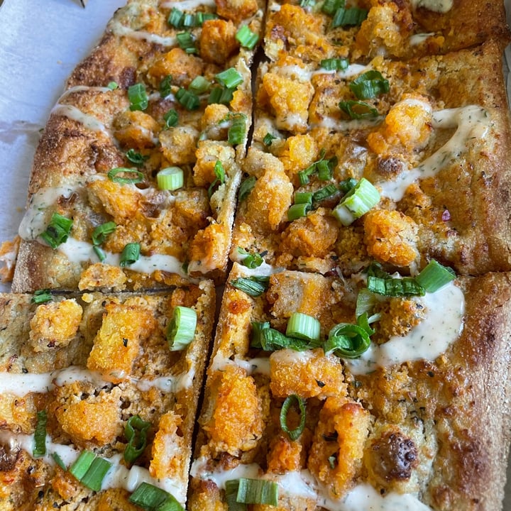 photo of Florish Plant-Based Pizza & Bowls Chicky Buff Pizza shared by @kittenxwitch on  22 Mar 2022 - review