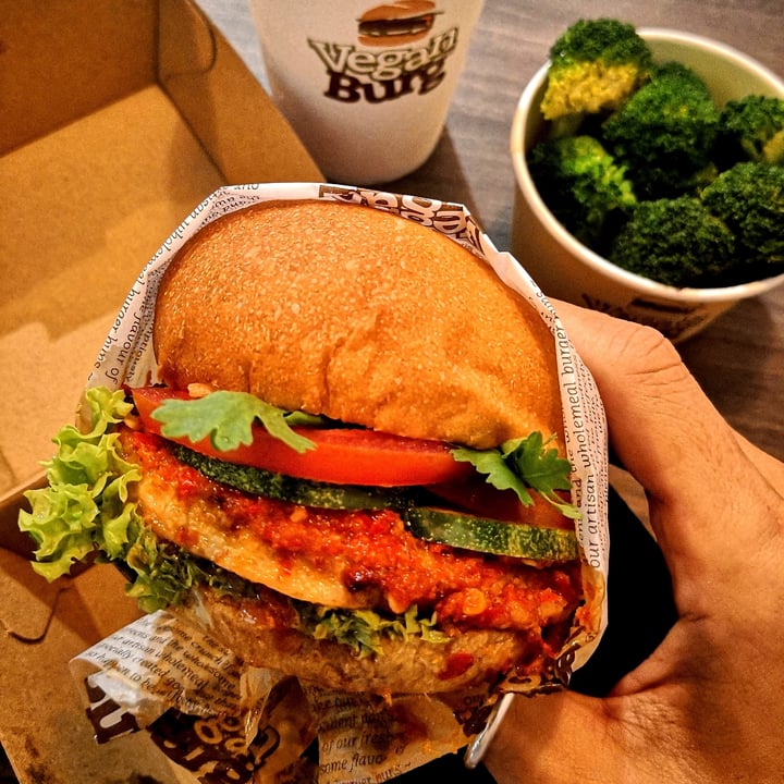 photo of VeganBurg Singapore Vegan Hainanese Chicken Burger shared by @torero on  04 Sep 2022 - review