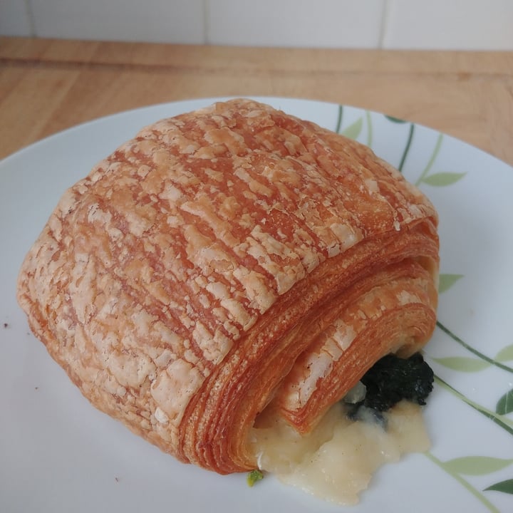 photo of Oh My Days Vegan Cafe Spinach and Feta Croissant shared by @alynereis on  24 Sep 2021 - review