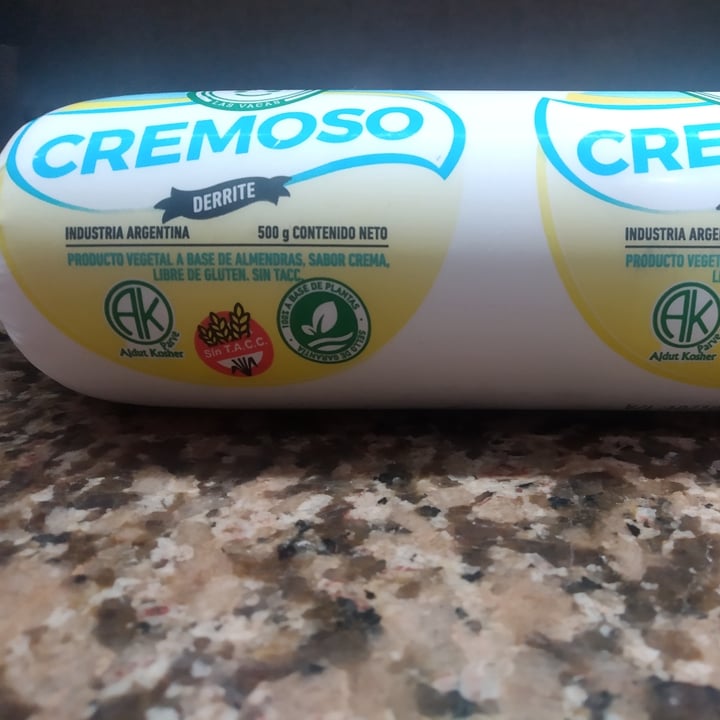 photo of Felices Las Vacas Queso Cremoso en Cilindro shared by @veganmau on  31 Oct 2021 - review