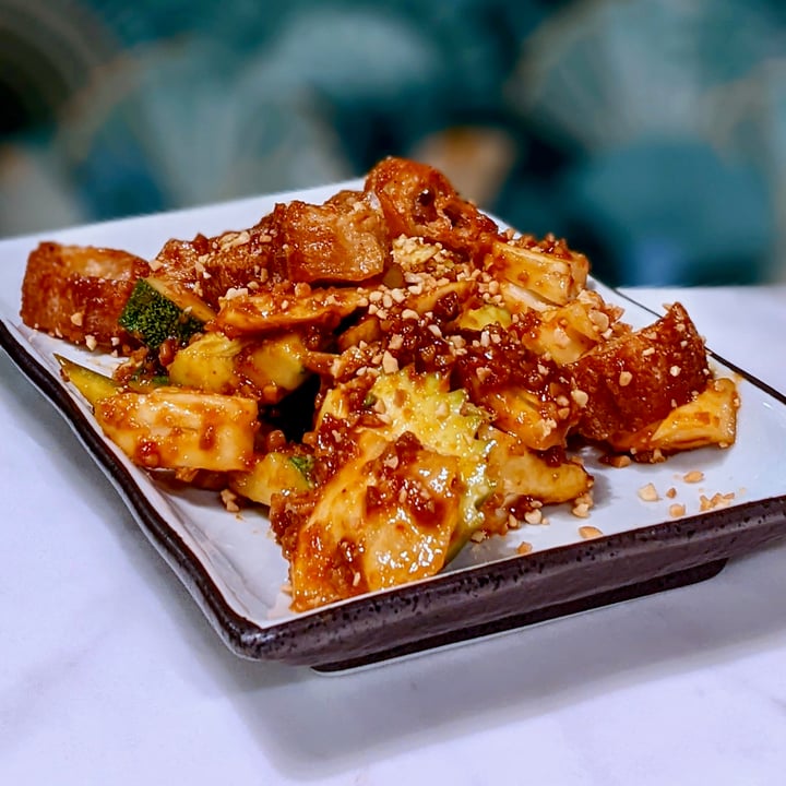 photo of Mother Earth Vegetarian Fruity Youtiao Rojak shared by @xinru-t on  11 Jul 2022 - review