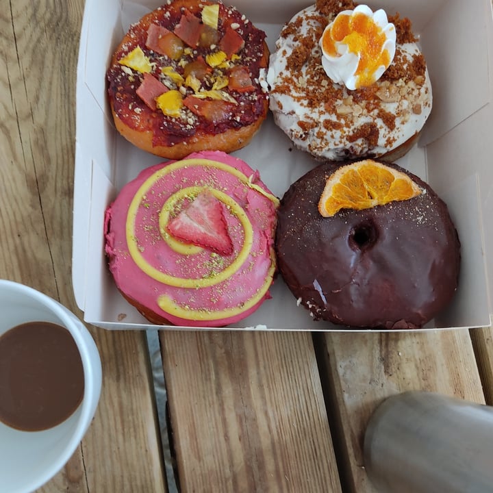 photo of Delish Vegan Doughnuts Donas veganas múltiples sabores shared by @anniev on  23 May 2021 - review