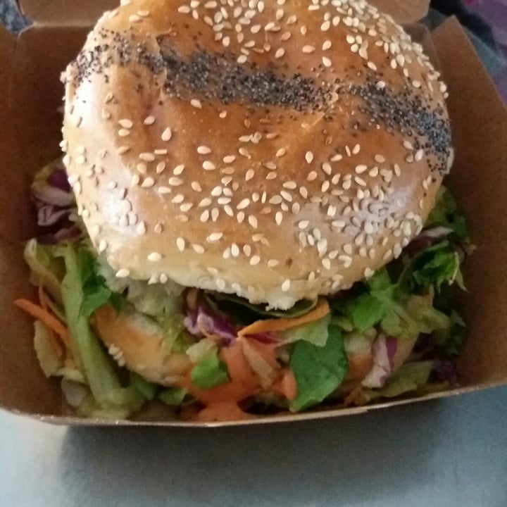 photo of Lekker Vegan Kloof Crunchy burger shared by @talthegreenteacher on  19 Mar 2021 - review