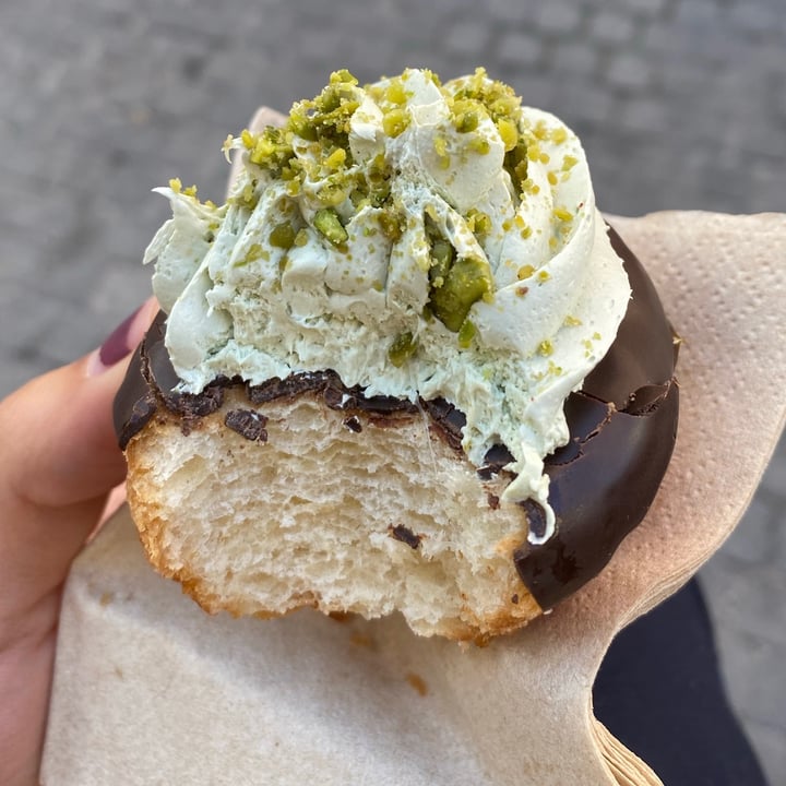 review photo of chök the chocolate kitchen Mini kronut vegano shared by @cassruiz on 16 Apr 2021 - review
