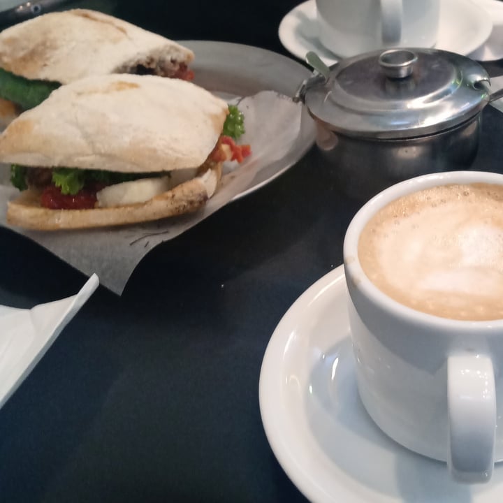 photo of Fifi Almacén Sandwich En Ciabatta De MM shared by @floreciendo on  21 Aug 2021 - review