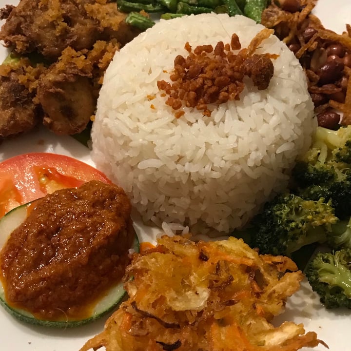 photo of Warung Ijo Nasi Lemak Fried Chicken shared by @mariaubergine on  24 Mar 2021 - review