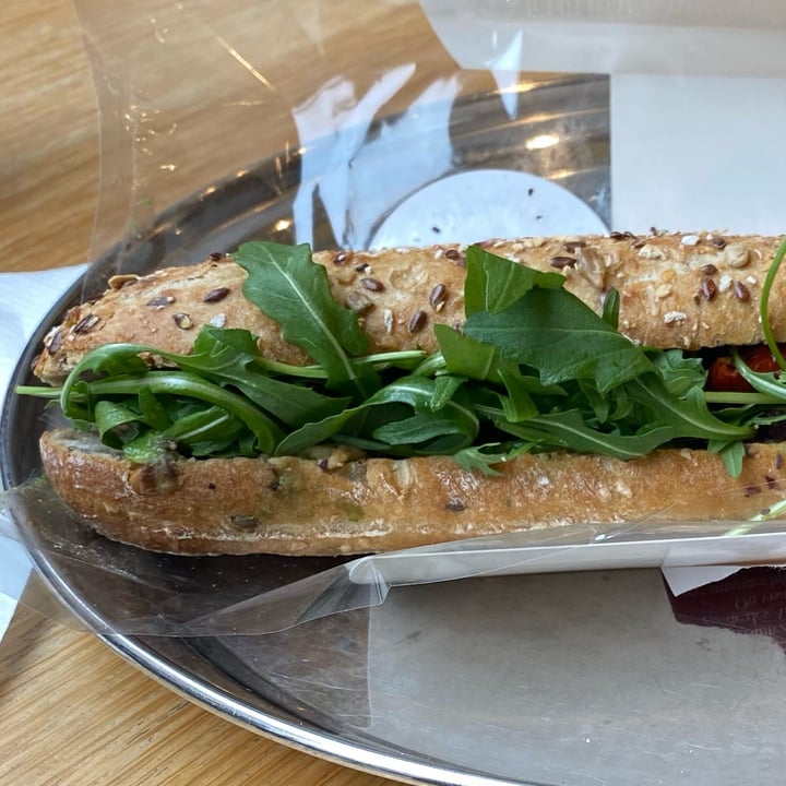 photo of Pret A Manger Olive, tomato and rocket baguette shared by @alburt on  13 Jan 2022 - review