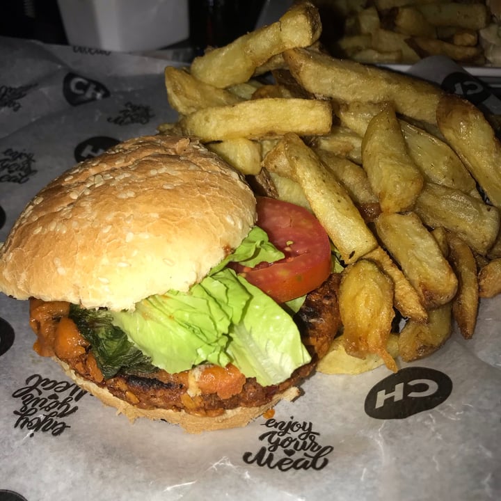 review photo of Chill Hamburguesa Vegana Con Queso Y Mayonesa Vegetal shared by @callmealaska on 19 Feb 2021 - review
