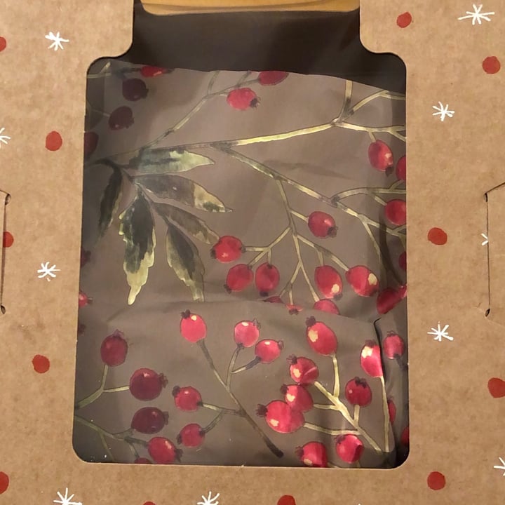 review photo of Loving Hut Christmas Box shared by @marinavlaykova on 27 Dec 2020 - review
