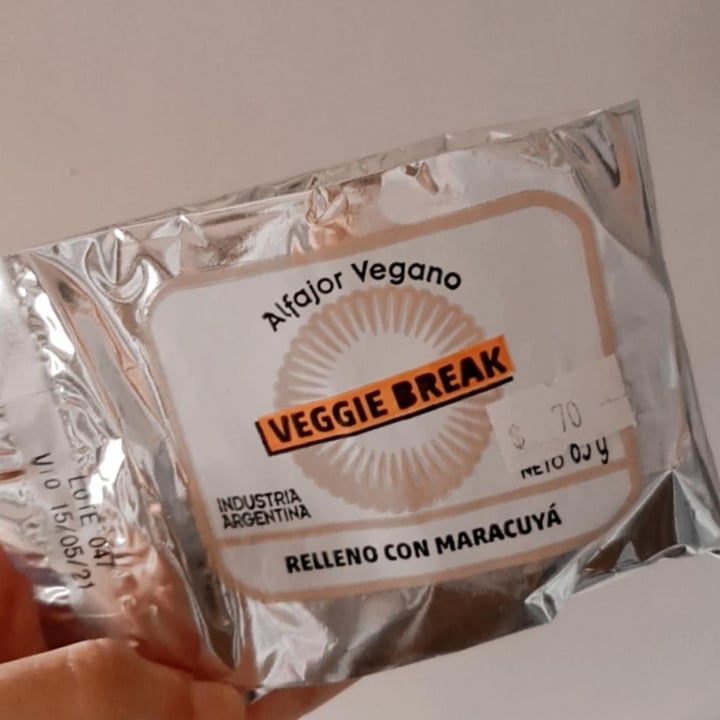 photo of Veggie Break Alfajor Vegano Relleno De Maracuya shared by @adiloretto on  18 Apr 2021 - review