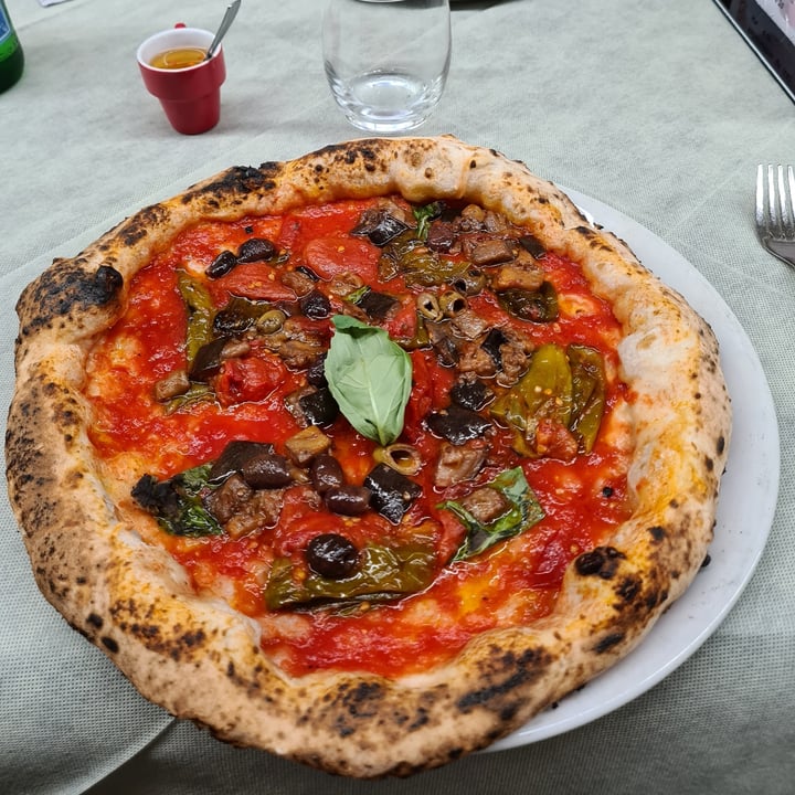 photo of Pizzeria Vizio 5 Pizza “Vera rossa” shared by @codyveg on  06 Dec 2021 - review