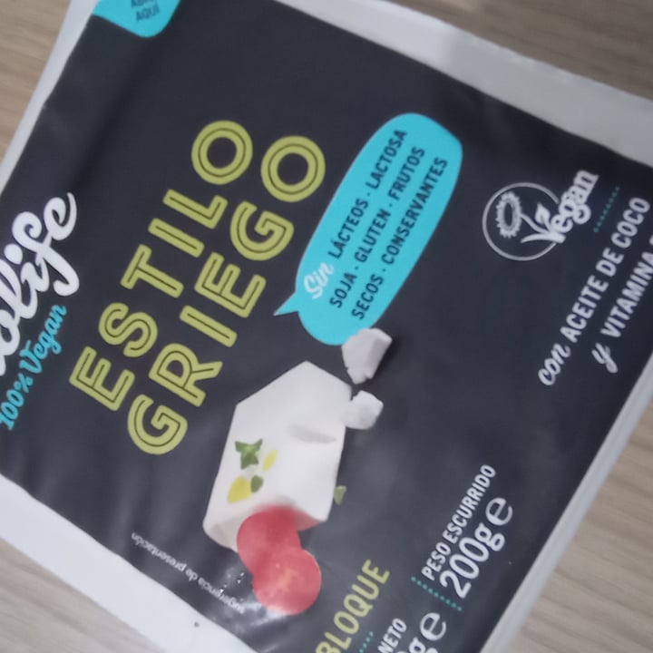 review photo of Violife Queso bloque estilo griego shared by @huellavegana on 17 Mar 2022 - review