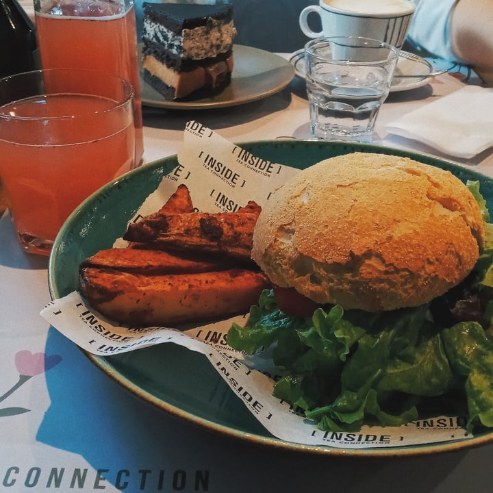 photo of Tea Connection Lomitas Madre Burga con papas shared by @belvegan on  10 Apr 2021 - review