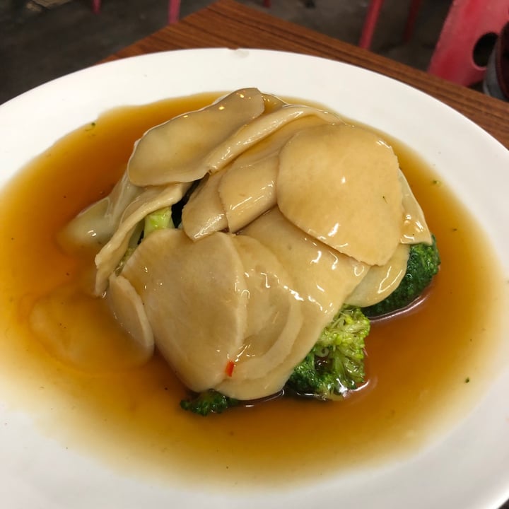 photo of Zi Zai Vegetarian Abalone with Broccoli shared by @plantingggg on  10 Nov 2020 - review