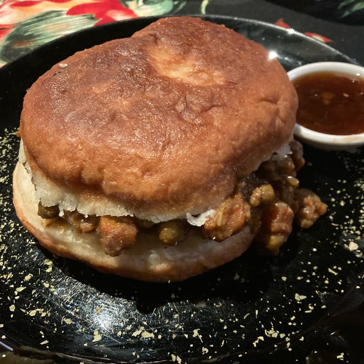 review photo of Oak & Vigne Cafe Vegetarian/Vegan Vetkoek shared by @ilonabierbooms on 31 May 2022 - review