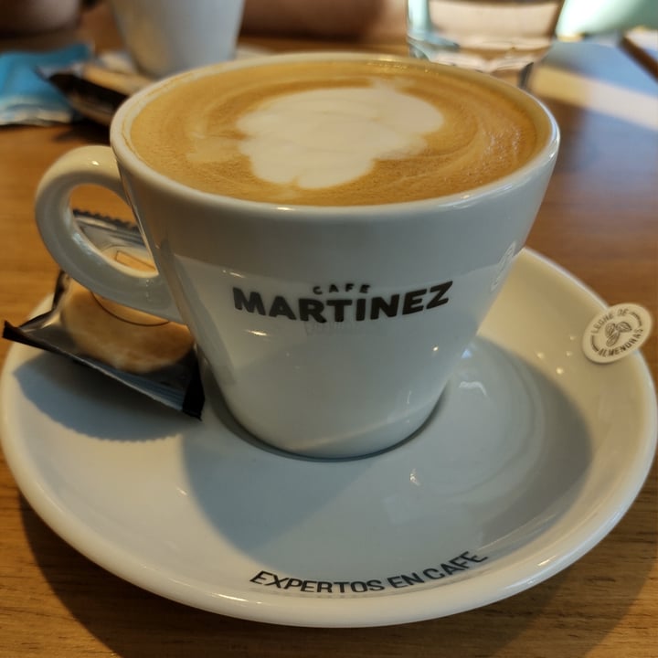 photo of Café Martínez Café con leche de almendras shared by @vaninaza on  28 Nov 2022 - review