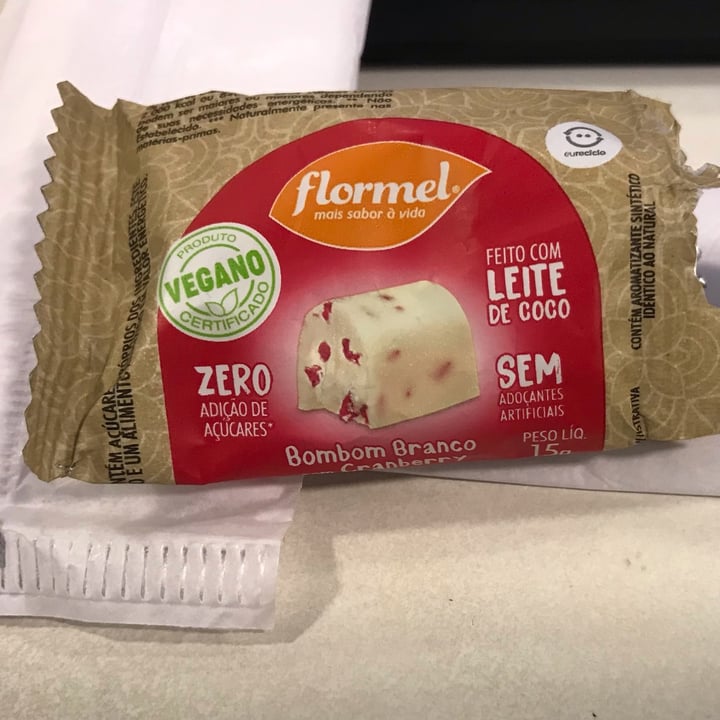 photo of Flormel Bombom chocolate branco com cramberry shared by @lele33 on  25 Jun 2022 - review