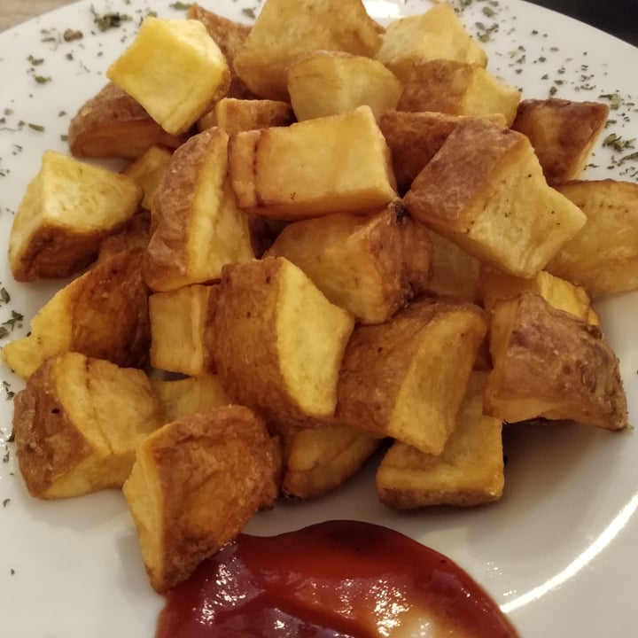 photo of The Royal Bistro Bravas (carta Vegana) shared by @jeimsvera on  13 Aug 2022 - review