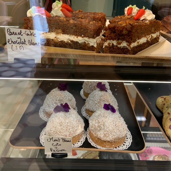 review photo of Jo and Nana Cakes La fleur chocolat frambois shared by @applepie24 on 04 May 2022 - review
