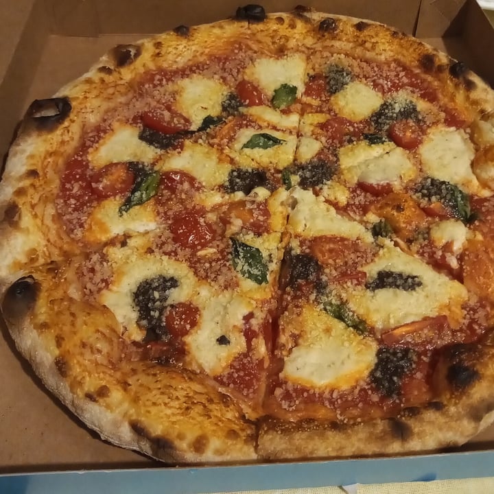 photo of Pizza Power Vegan Caprese shared by @juliasilva on  20 May 2022 - review