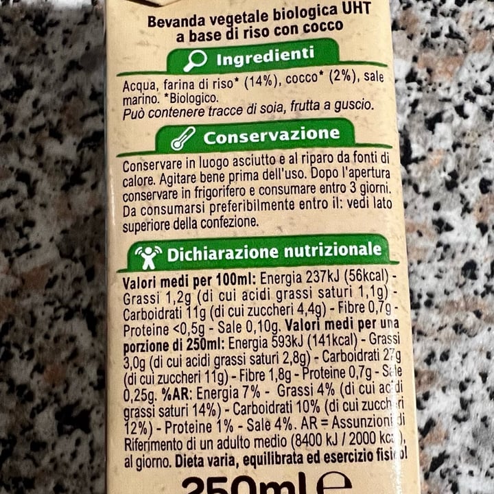 photo of Carrefour Bio Drink riso e cocco shared by @lucabaldereschi on  19 Apr 2022 - review