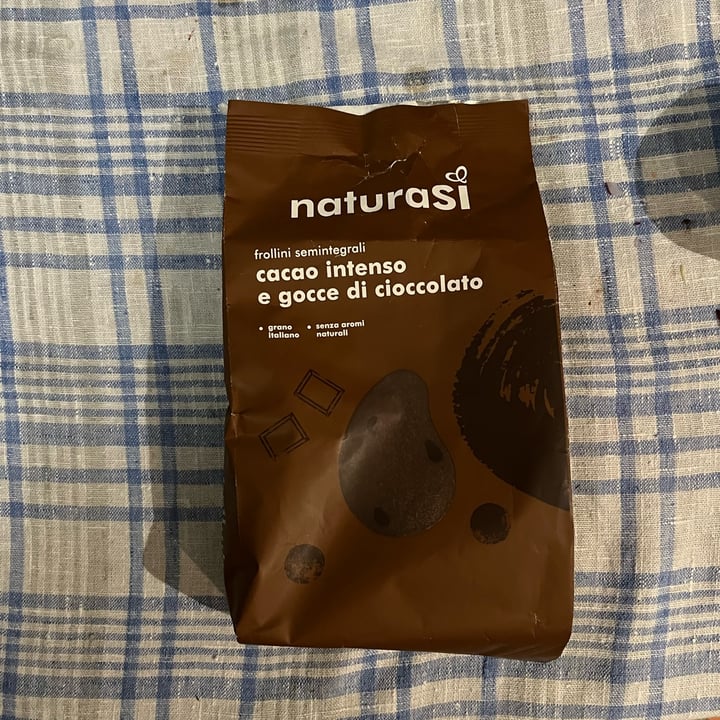 review photo of Natura Sì Frollini Semintegrali Cacao Intenso E Gocce Di Cioccolato shared by @azzuuu on 31 Oct 2022 - review