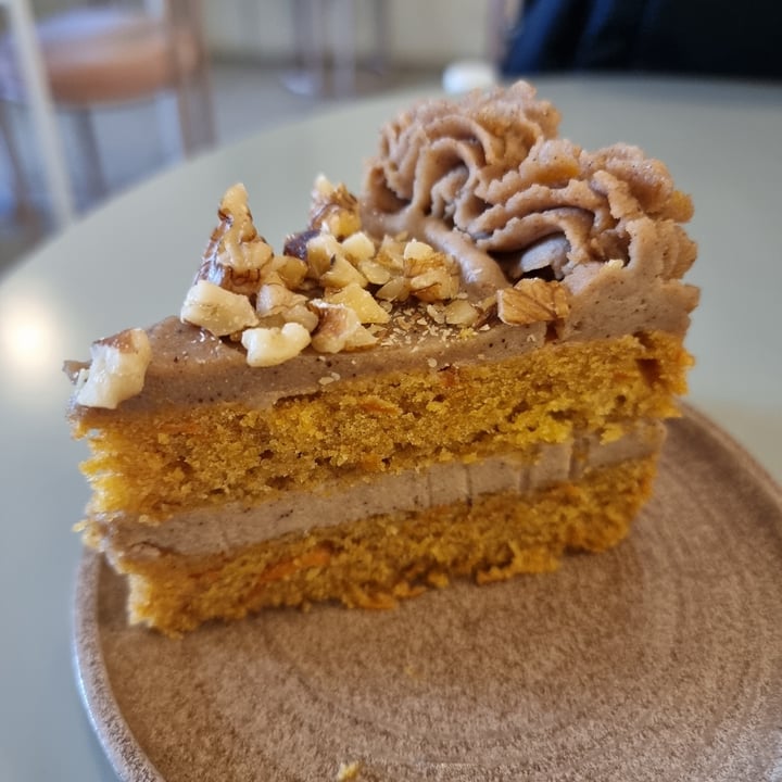 photo of Bioma plant based café Budin carrot cake shared by @mboronat on  14 Feb 2022 - review