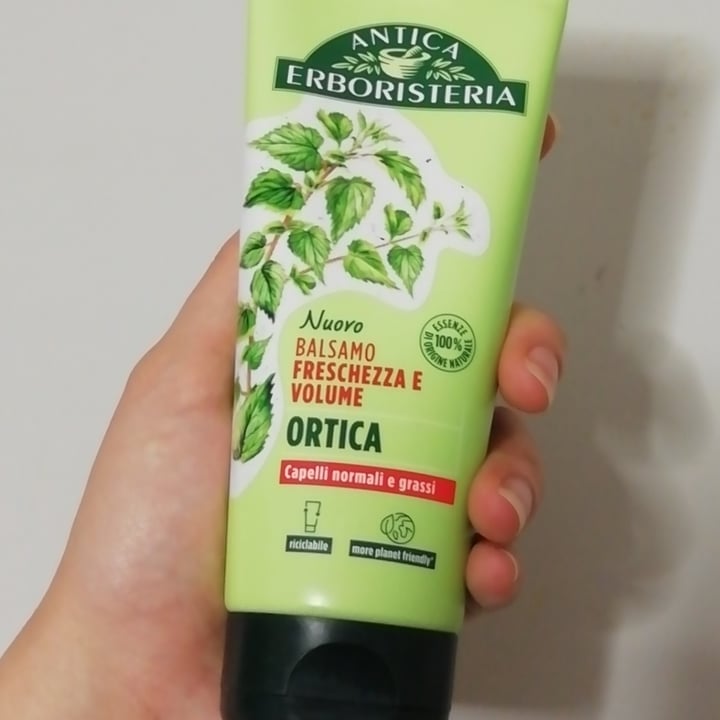 photo of Antica erboristeria balsamo freschezza e volume ortica shared by @lalindaveg on  08 Aug 2022 - review