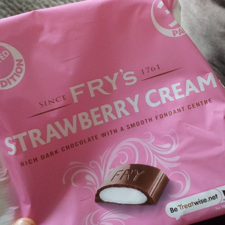 photo of Fry's Chocolate Strawberry Cream shared by @seaweedvibes on  08 May 2020 - review
